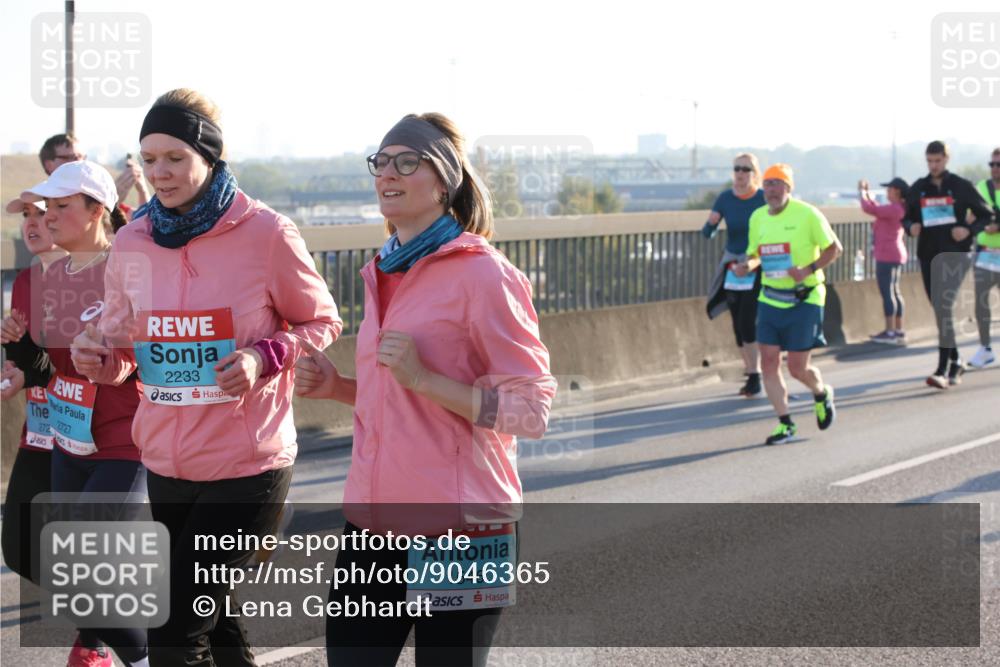 03.10.2025 - Köhlbrandbrückenlauf Lena Gebhardt http://msf.ph/oto/9046365 03.10.2025 09:28:14 Position 1 272, 2727, 2233, 1546 meine-sportfotos.de