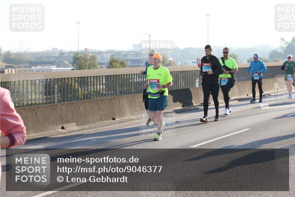 03.10.2025 - Köhlbrandbrückenlauf Lena Gebhardt http://msf.ph/oto/9046377 03.10.2025 09:28:14 Position 1 2427, 3, 4 meine-sportfotos.de
