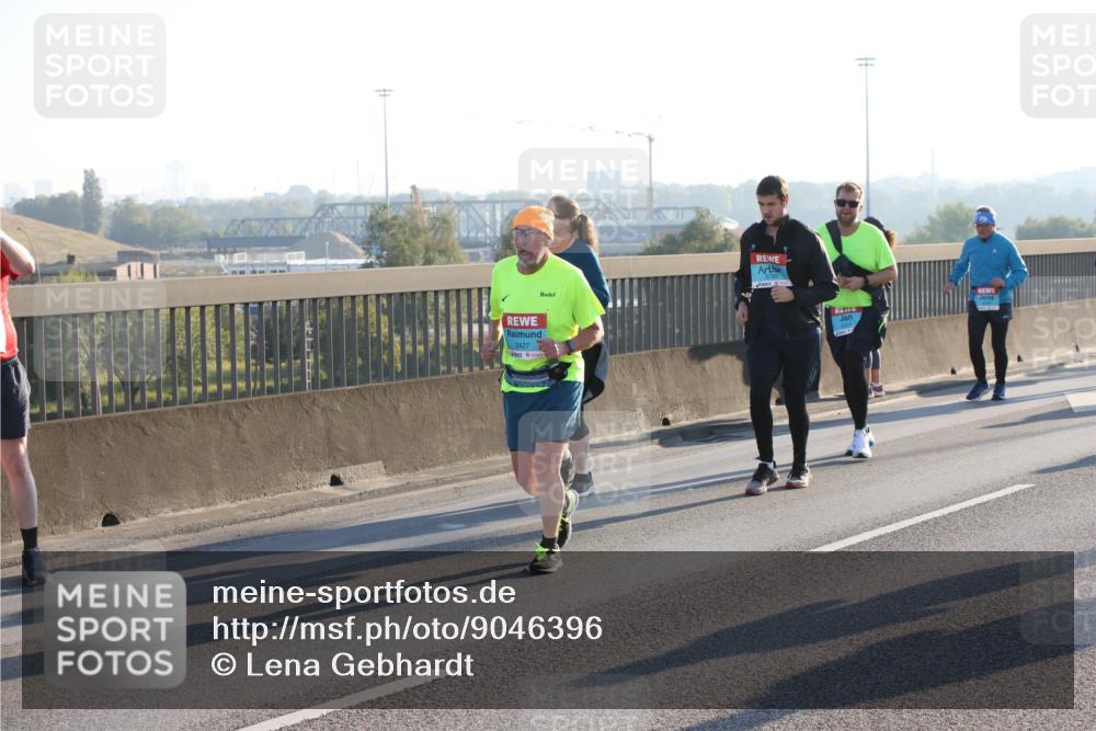 03.10.2025 - Köhlbrandbrückenlauf Lena Gebhardt http://msf.ph/oto/9046396 03.10.2025 09:28:15 Position 1 2427 meine-sportfotos.de