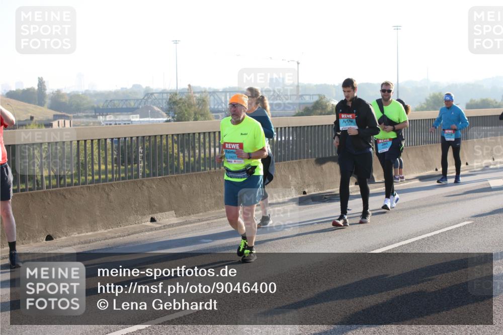 03.10.2025 - Köhlbrandbrückenlauf Lena Gebhardt http://msf.ph/oto/9046400 03.10.2025 09:28:15 Position 1 2427 meine-sportfotos.de