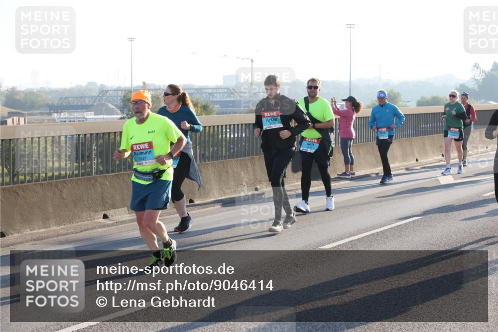 03.10.2025 - Köhlbrandbrückenlauf Lena Gebhardt http://msf.ph/oto/9046414 03.10.2025 09:28:16 Position 1 2427, 2223 meine-sportfotos.de