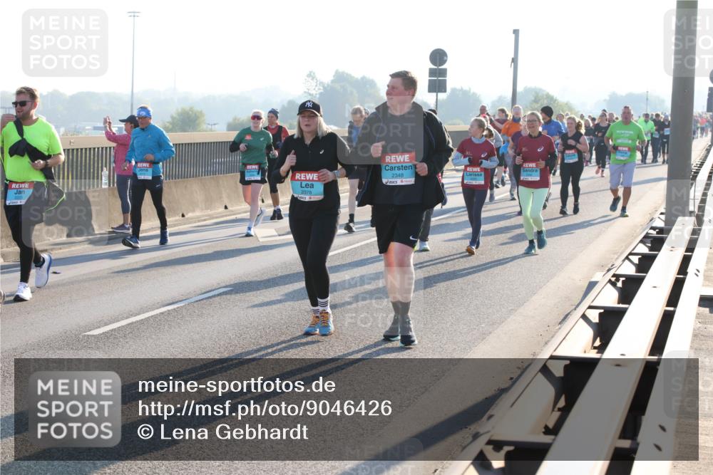 03.10.2025 - Köhlbrandbrückenlauf Lena Gebhardt http://msf.ph/oto/9046426 03.10.2025 09:28:16 Position 1 2223, 2348, 2378 meine-sportfotos.de