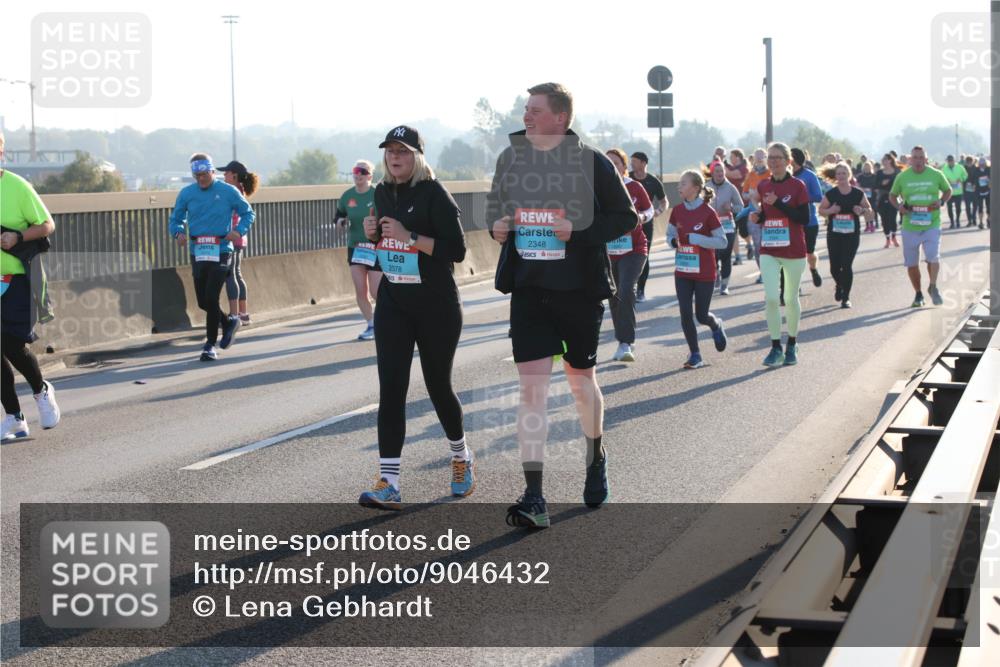 03.10.2025 - Köhlbrandbrückenlauf Lena Gebhardt http://msf.ph/oto/9046432 03.10.2025 09:28:16 Position 1 2348, 2378 meine-sportfotos.de