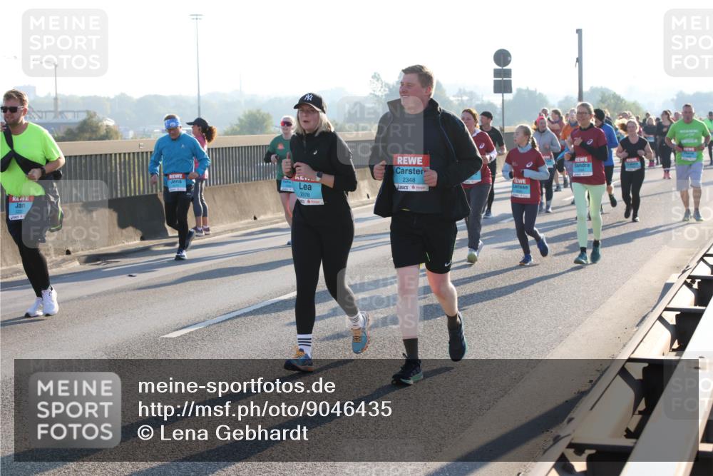03.10.2025 - Köhlbrandbrückenlauf Lena Gebhardt http://msf.ph/oto/9046435 03.10.2025 09:28:16 Position 1 2223, 2378, 2348 meine-sportfotos.de