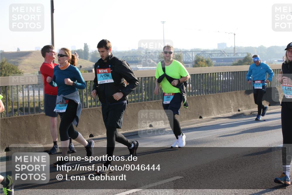 03.10.2025 - Köhlbrandbrückenlauf Lena Gebhardt http://msf.ph/oto/9046444 03.10.2025 09:28:17 Position 1 3780, 2223, 2378 meine-sportfotos.de