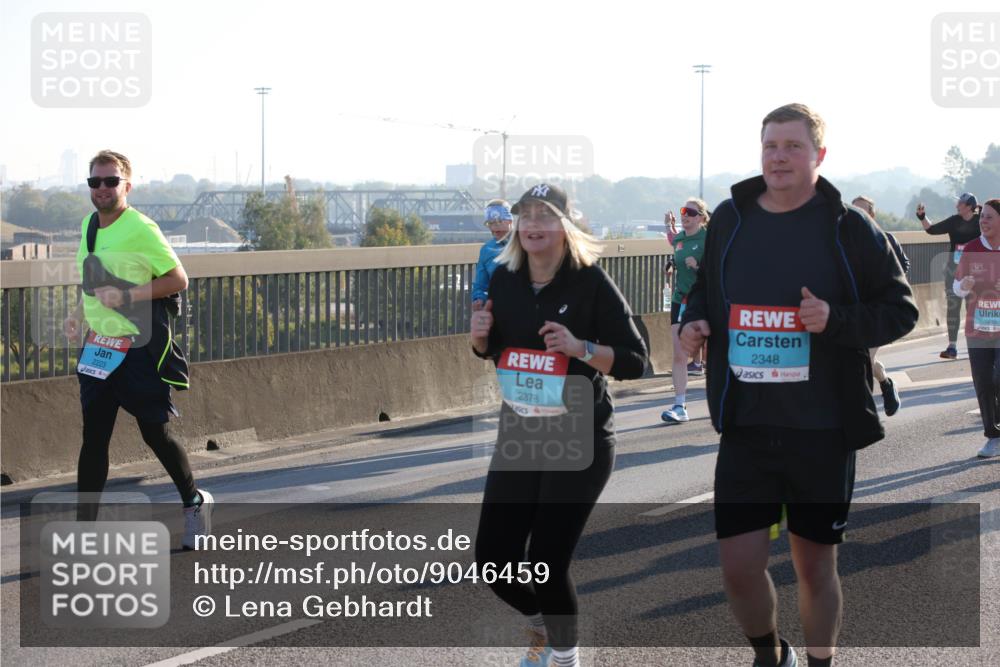 03.10.2025 - Köhlbrandbrückenlauf Lena Gebhardt http://msf.ph/oto/9046459 03.10.2025 09:28:18 Position 1 2223, 2378, 2348 meine-sportfotos.de