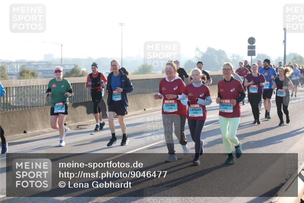 03.10.2025 - Köhlbrandbrückenlauf Lena Gebhardt http://msf.ph/oto/9046477 03.10.2025 09:28:19 Position 1 2259, 1880, 2085, 2086 meine-sportfotos.de
