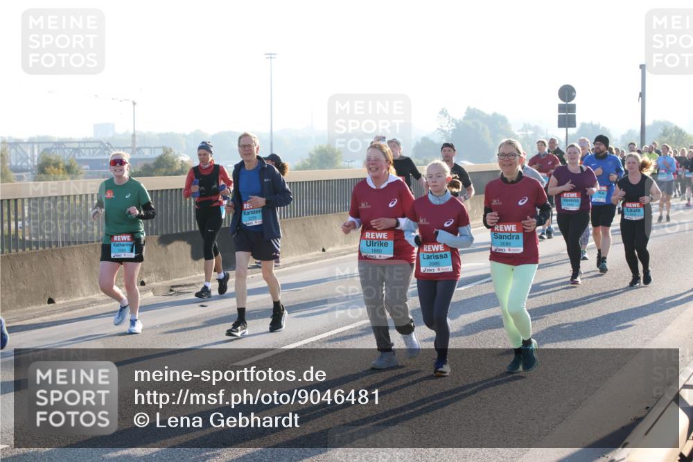 03.10.2025 - Köhlbrandbrückenlauf Lena Gebhardt http://msf.ph/oto/9046481 03.10.2025 09:28:19 Position 1 2260, 1880, 2, 2085, 2086 meine-sportfotos.de