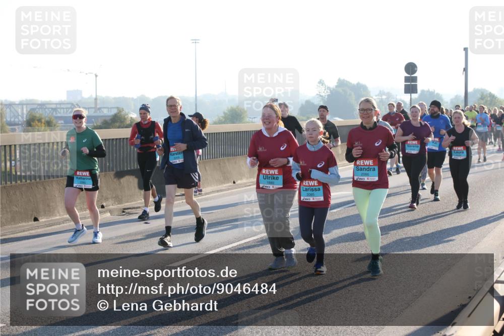 03.10.2025 - Köhlbrandbrückenlauf Lena Gebhardt http://msf.ph/oto/9046484 03.10.2025 09:28:19 Position 1 2259, 1880, 2085, 2086 meine-sportfotos.de