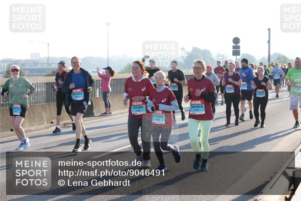 03.10.2025 - Köhlbrandbrückenlauf Lena Gebhardt http://msf.ph/oto/9046491 03.10.2025 09:28:19 Position 1 2259, 1880, 2085, 2086 meine-sportfotos.de