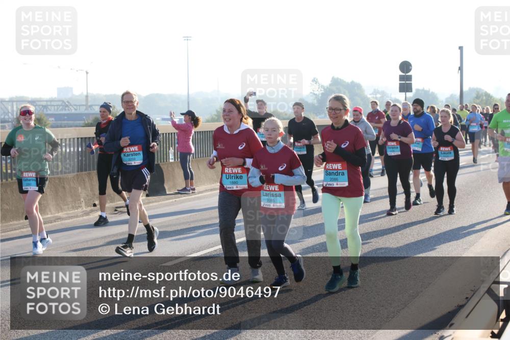 03.10.2025 - Köhlbrandbrückenlauf Lena Gebhardt http://msf.ph/oto/9046497 03.10.2025 09:28:19 Position 1 2259, 1880, 74, 2085, 2086 meine-sportfotos.de