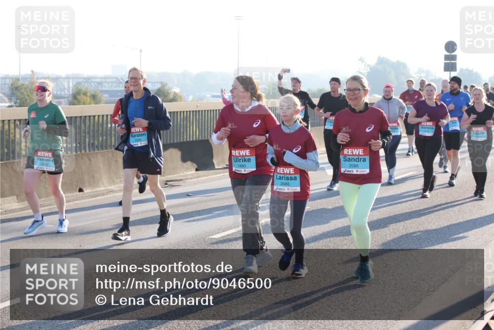 03.10.2025 - Köhlbrandbrückenlauf Lena Gebhardt http://msf.ph/oto/9046500 03.10.2025 09:28:20 Position 1 2260, 2259, 1880, 2085, 2086, 2434 meine-sportfotos.de