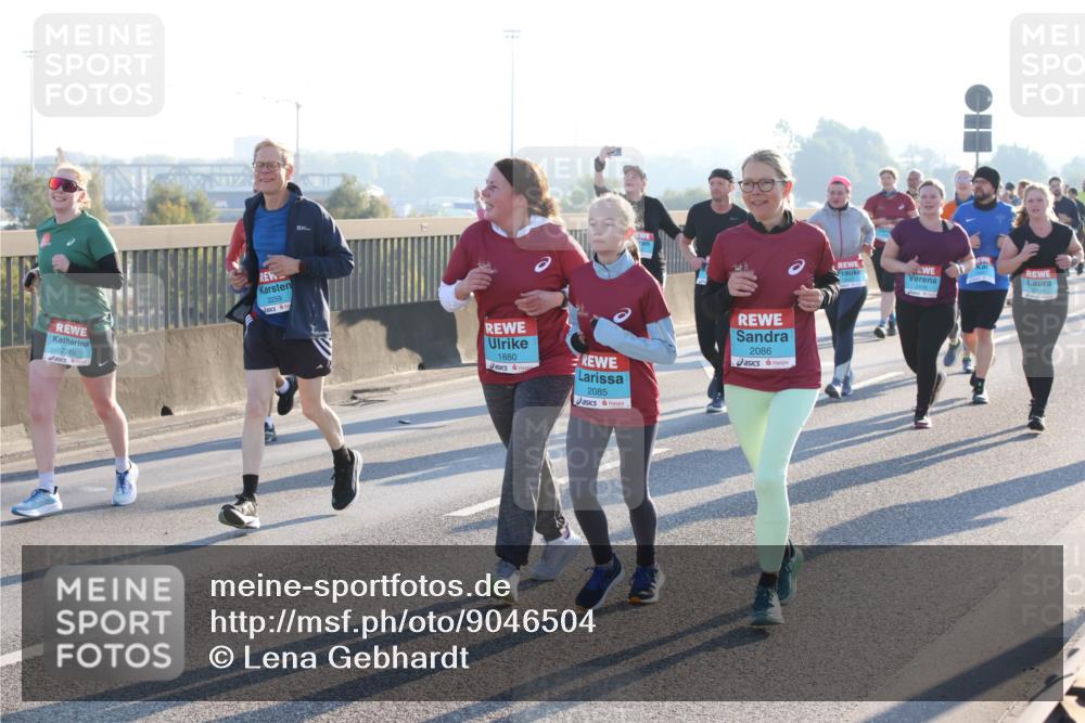 03.10.2025 - Köhlbrandbrückenlauf Lena Gebhardt http://msf.ph/oto/9046504 03.10.2025 09:28:20 Position 1 2260, 2259, 1880, 2085, 2086 meine-sportfotos.de