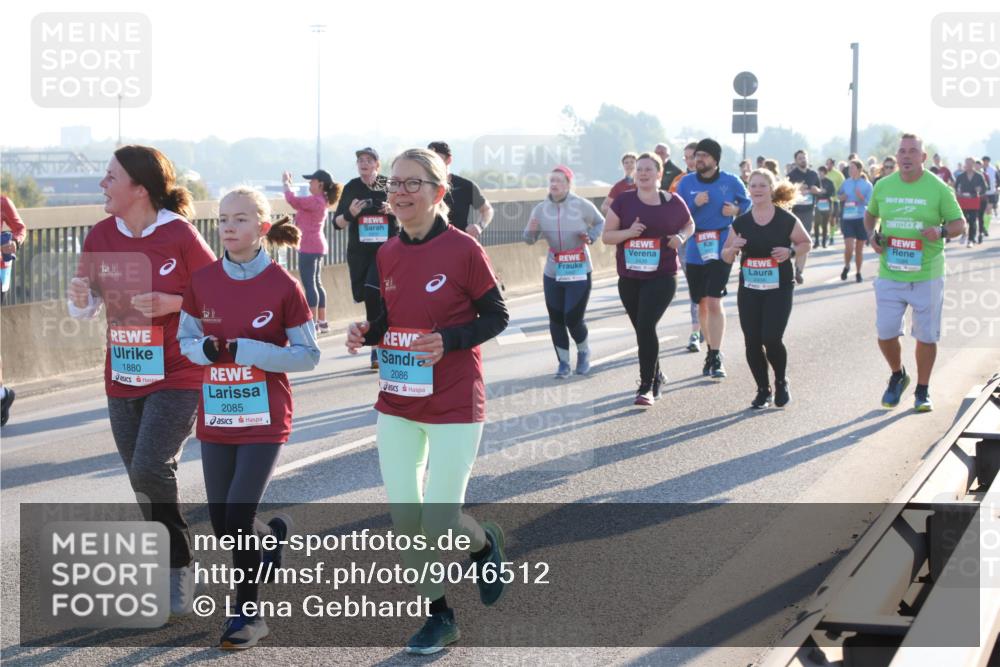 03.10.2025 - Köhlbrandbrückenlauf Lena Gebhardt http://msf.ph/oto/9046512 03.10.2025 09:28:20 Position 1 1880, 2085, 2086 meine-sportfotos.de