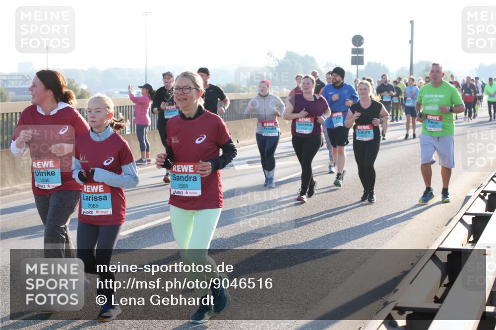 03.10.2025 - Köhlbrandbrückenlauf Lena Gebhardt http://msf.ph/oto/9046516 03.10.2025 09:28:21 Position 1 1880, 2085, 2086 meine-sportfotos.de