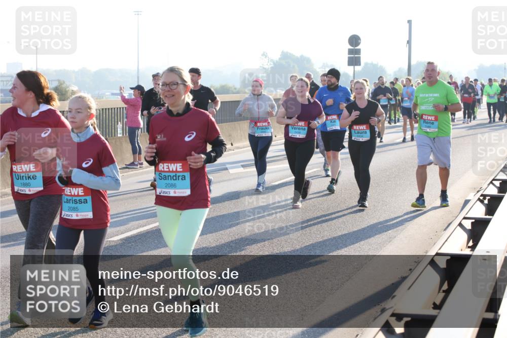 03.10.2025 - Köhlbrandbrückenlauf Lena Gebhardt http://msf.ph/oto/9046519 03.10.2025 09:28:21 Position 1 1880, 2085, 2086 meine-sportfotos.de