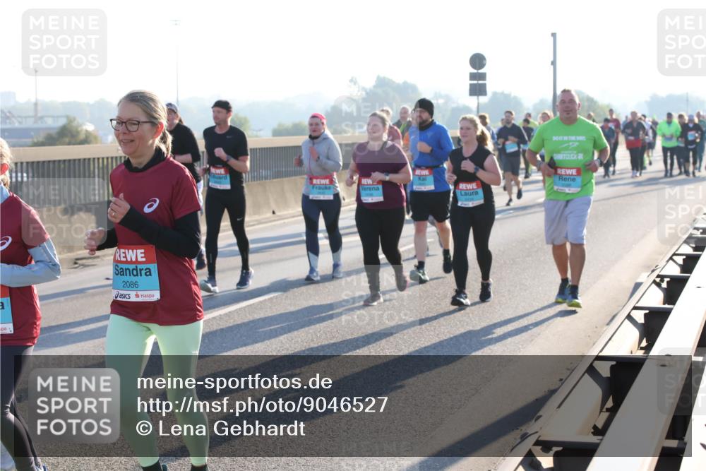 03.10.2025 - Köhlbrandbrückenlauf Lena Gebhardt http://msf.ph/oto/9046527 03.10.2025 09:28:21 Position 1 2086 meine-sportfotos.de