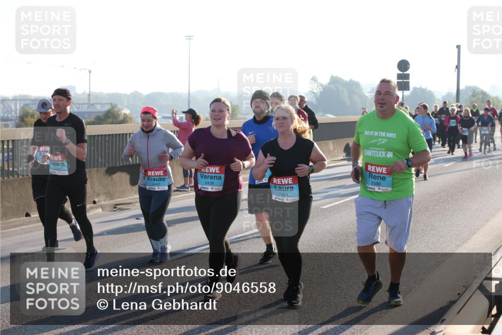 03.10.2025 - Köhlbrandbrückenlauf Lena Gebhardt http://msf.ph/oto/9046558 03.10.2025 09:28:23 Position 1 3443, 3442, 2438, 2434, 3588 meine-sportfotos.de