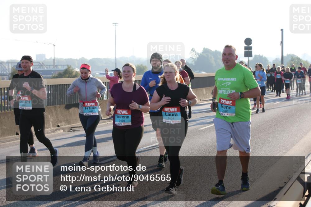 03.10.2025 - Köhlbrandbrückenlauf Lena Gebhardt http://msf.ph/oto/9046565 03.10.2025 09:28:23 Position 1 3443, 3442, 2438, 2434, 3588 meine-sportfotos.de