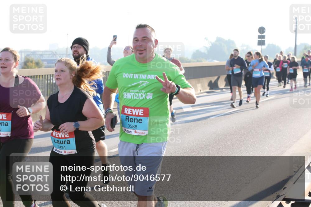 03.10.2025 - Köhlbrandbrückenlauf Lena Gebhardt http://msf.ph/oto/9046577 03.10.2025 09:28:24 Position 1 2434, 3588 meine-sportfotos.de