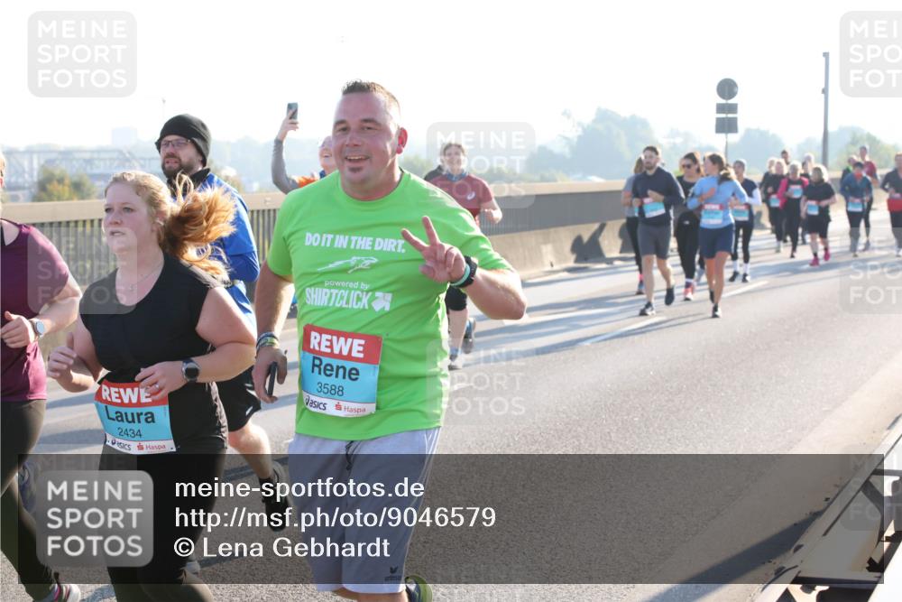 03.10.2025 - Köhlbrandbrückenlauf Lena Gebhardt http://msf.ph/oto/9046579 03.10.2025 09:28:24 Position 1 2434, 3588 meine-sportfotos.de