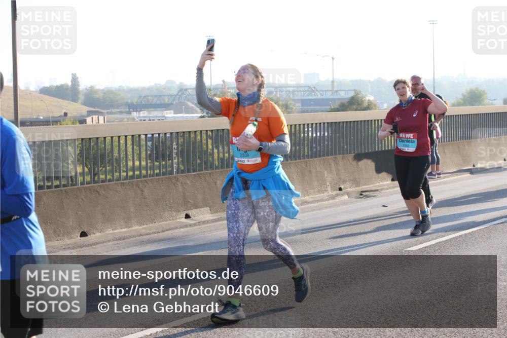 03.10.2025 - Köhlbrandbrückenlauf Lena Gebhardt http://msf.ph/oto/9046609 03.10.2025 09:28:25 Position 1 2338, 2332 meine-sportfotos.de
