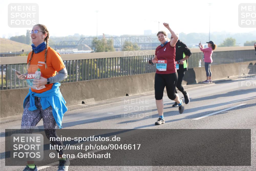 03.10.2025 - Köhlbrandbrückenlauf Lena Gebhardt http://msf.ph/oto/9046617 03.10.2025 09:28:26 Position 1 2332 meine-sportfotos.de