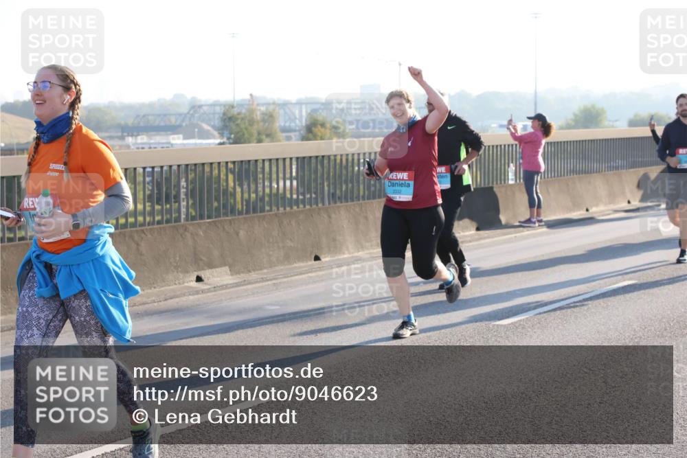 03.10.2025 - Köhlbrandbrückenlauf Lena Gebhardt http://msf.ph/oto/9046623 03.10.2025 09:28:26 Position 1 2332 meine-sportfotos.de