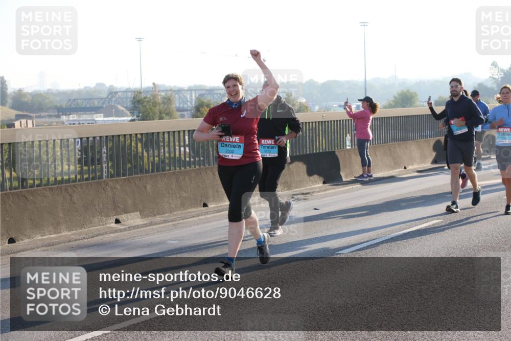 03.10.2025 - Köhlbrandbrückenlauf Lena Gebhardt http://msf.ph/oto/9046628 03.10.2025 09:28:26 Position 1 2332, 3673, 2763 meine-sportfotos.de