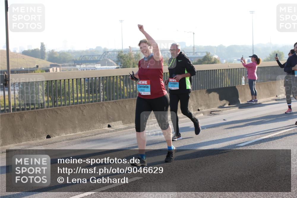 03.10.2025 - Köhlbrandbrückenlauf Lena Gebhardt http://msf.ph/oto/9046629 03.10.2025 09:28:27 Position 1 2332, 3673 meine-sportfotos.de