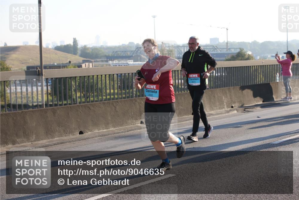 03.10.2025 - Köhlbrandbrückenlauf Lena Gebhardt http://msf.ph/oto/9046635 03.10.2025 09:28:27 Position 1 2332, 3673 meine-sportfotos.de