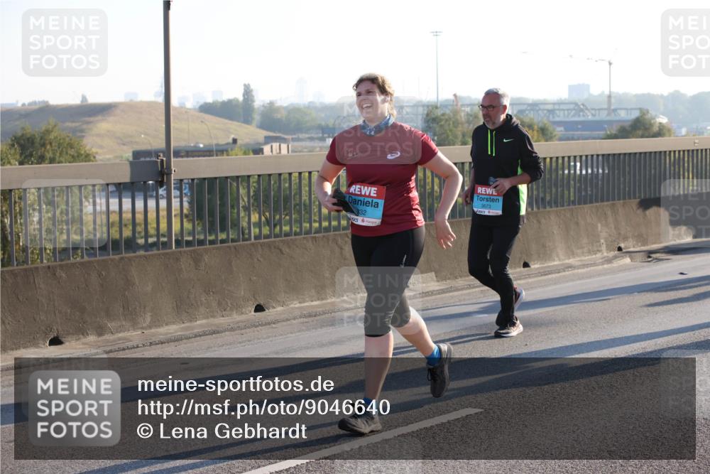 03.10.2025 - Köhlbrandbrückenlauf Lena Gebhardt http://msf.ph/oto/9046640 03.10.2025 09:28:27 Position 1 32, 3673 meine-sportfotos.de