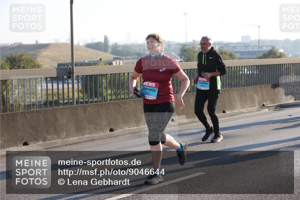 03.10.2025 - Köhlbrandbrückenlauf Lena Gebhardt http://msf.ph/oto/9046644 03.10.2025 09:28:27 Position 1 2332, 3673 meine-sportfotos.de