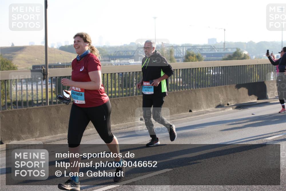 03.10.2025 - Köhlbrandbrückenlauf Lena Gebhardt http://msf.ph/oto/9046652 03.10.2025 09:28:28 Position 1 2332, 3673 meine-sportfotos.de