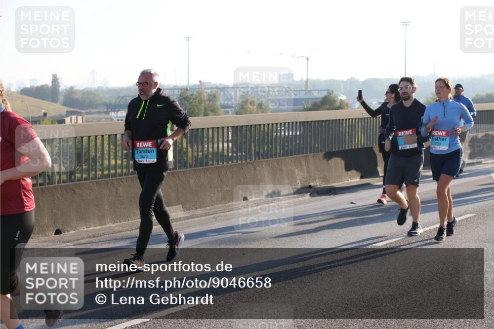 03.10.2025 - Köhlbrandbrückenlauf Lena Gebhardt http://msf.ph/oto/9046658 03.10.2025 09:28:28 Position 1 3673, 2763 meine-sportfotos.de