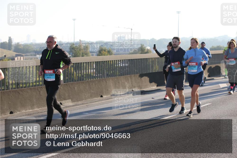 03.10.2025 - Köhlbrandbrückenlauf Lena Gebhardt http://msf.ph/oto/9046663 03.10.2025 09:28:28 Position 1 3673, 2763 meine-sportfotos.de