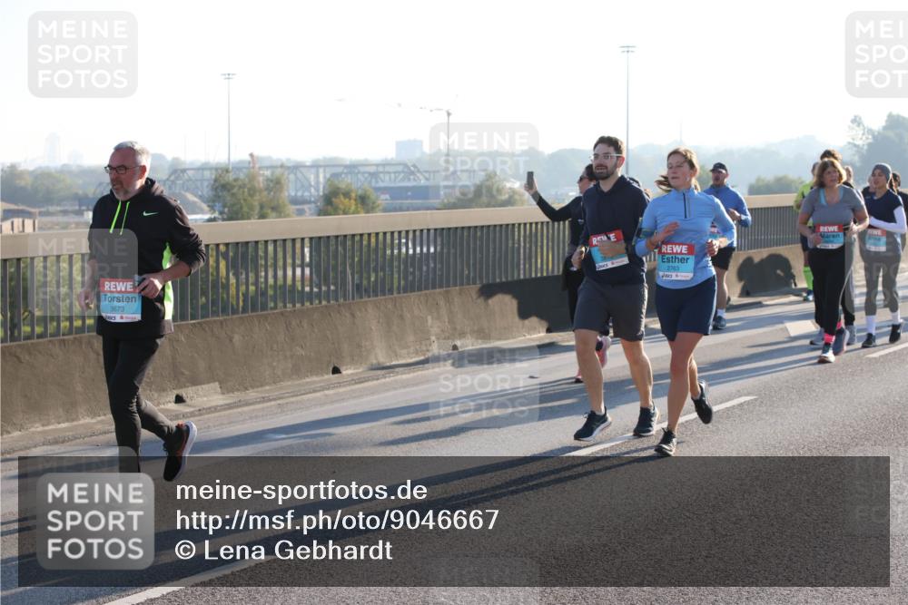 03.10.2025 - Köhlbrandbrückenlauf Lena Gebhardt http://msf.ph/oto/9046667 03.10.2025 09:28:28 Position 1 3673, 2763 meine-sportfotos.de