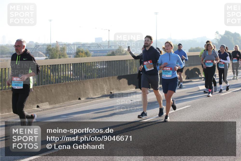 03.10.2025 - Köhlbrandbrückenlauf Lena Gebhardt http://msf.ph/oto/9046671 03.10.2025 09:28:28 Position 1 3673, 2763 meine-sportfotos.de