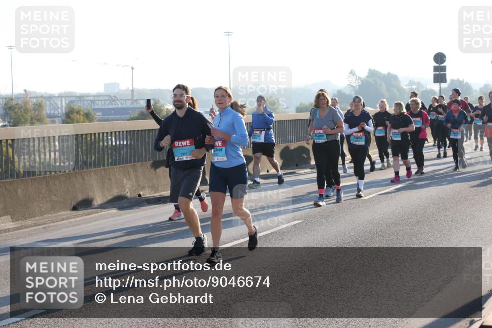 03.10.2025 - Köhlbrandbrückenlauf Lena Gebhardt http://msf.ph/oto/9046674 03.10.2025 09:28:28 Position 1 3819, 2763, 8 meine-sportfotos.de