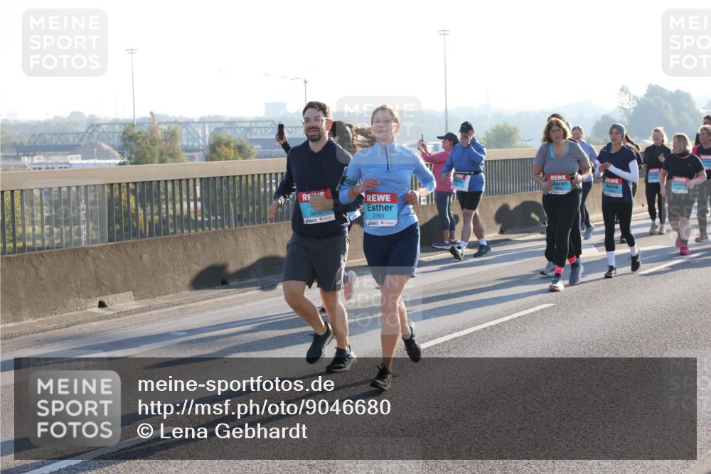 03.10.2025 - Köhlbrandbrückenlauf Lena Gebhardt http://msf.ph/oto/9046680 03.10.2025 09:28:29 Position 1 3819, 2763 meine-sportfotos.de