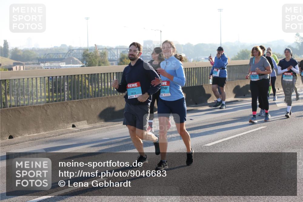03.10.2025 - Köhlbrandbrückenlauf Lena Gebhardt http://msf.ph/oto/9046683 03.10.2025 09:28:29 Position 1 3819, 2763 meine-sportfotos.de