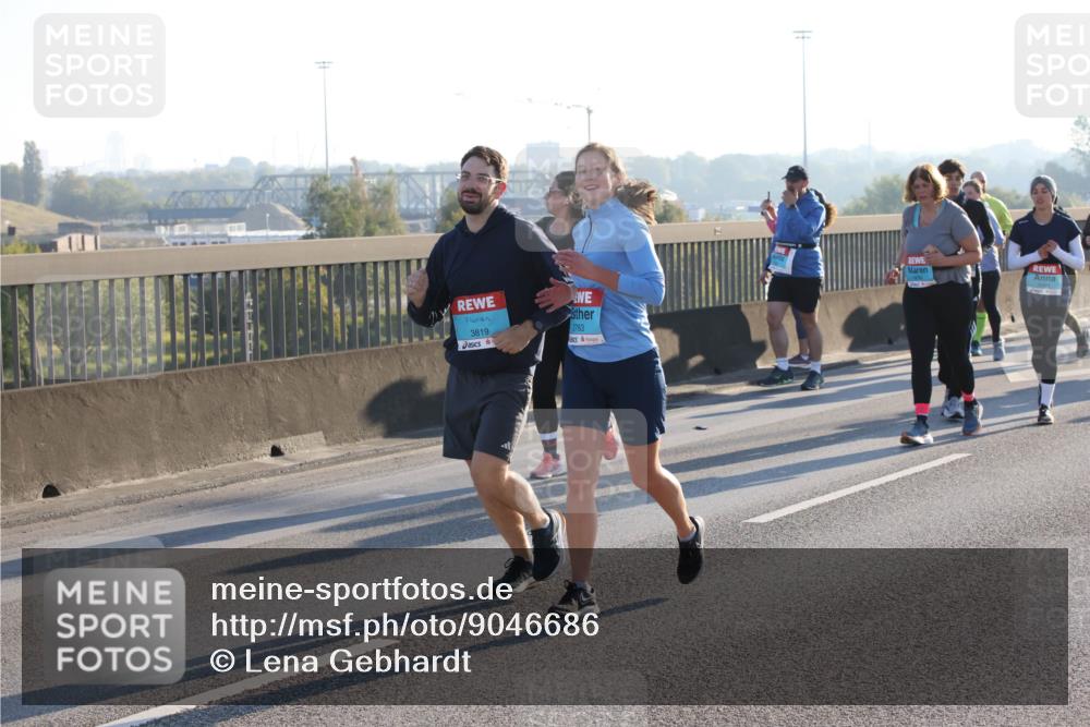03.10.2025 - Köhlbrandbrückenlauf Lena Gebhardt http://msf.ph/oto/9046686 03.10.2025 09:28:29 Position 1 3819, 2763 meine-sportfotos.de
