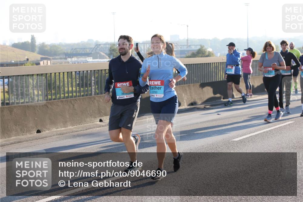 03.10.2025 - Köhlbrandbrückenlauf Lena Gebhardt http://msf.ph/oto/9046690 03.10.2025 09:28:29 Position 1 3815, 2763 meine-sportfotos.de