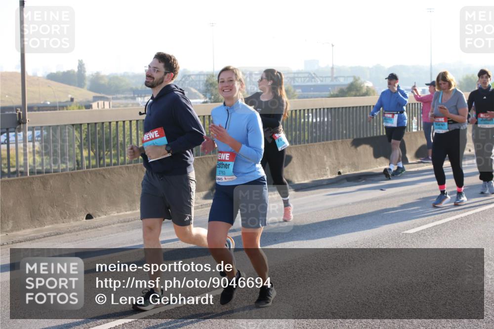 03.10.2025 - Köhlbrandbrückenlauf Lena Gebhardt http://msf.ph/oto/9046694 03.10.2025 09:28:30 Position 1 2763 meine-sportfotos.de