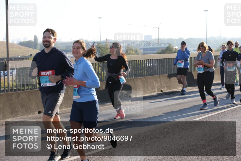 03.10.2025 - Köhlbrandbrückenlauf Lena Gebhardt http://msf.ph/oto/9046697 03.10.2025 09:28:30 Position 1 3819 meine-sportfotos.de