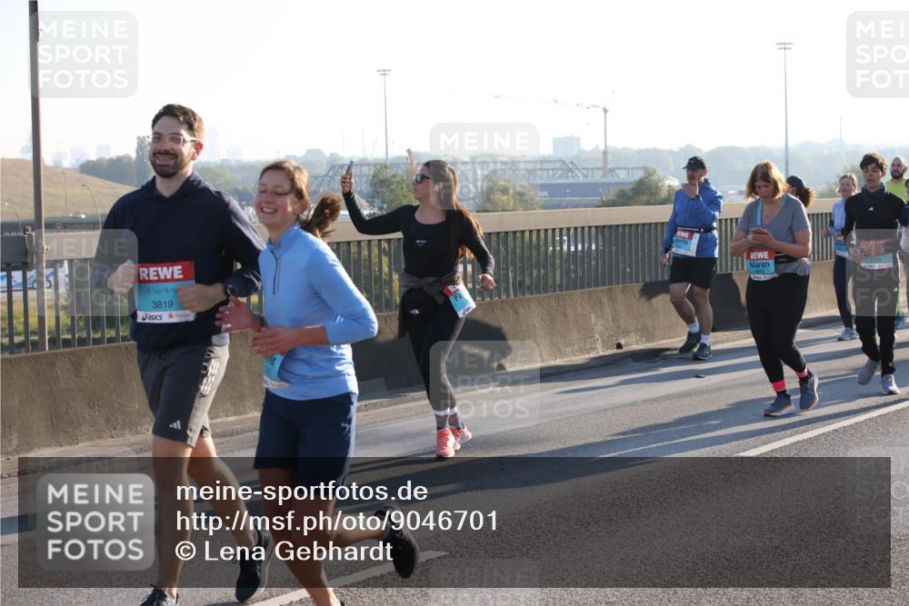 03.10.2025 - Köhlbrandbrückenlauf Lena Gebhardt http://msf.ph/oto/9046701 03.10.2025 09:28:30 Position 1 3819 meine-sportfotos.de