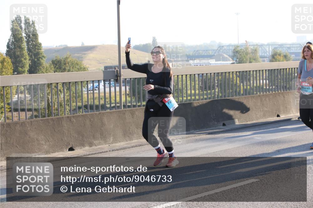 03.10.2025 - Köhlbrandbrückenlauf Lena Gebhardt http://msf.ph/oto/9046733 03.10.2025 09:28:31 Position 1 2, 3892 meine-sportfotos.de