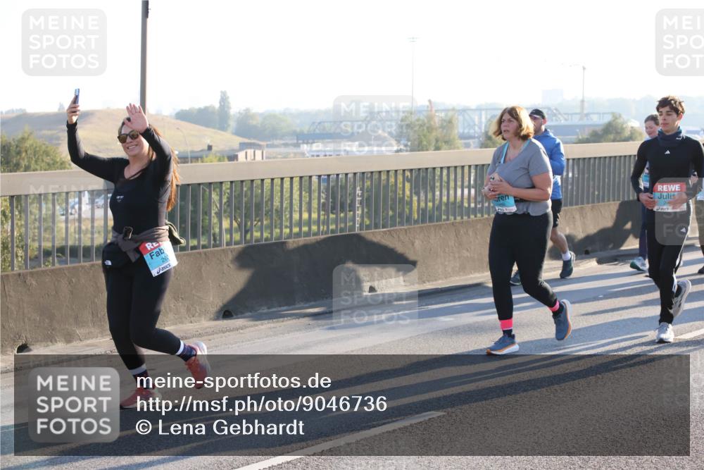 03.10.2025 - Köhlbrandbrückenlauf Lena Gebhardt http://msf.ph/oto/9046736 03.10.2025 09:28:31 Position 1 26 meine-sportfotos.de