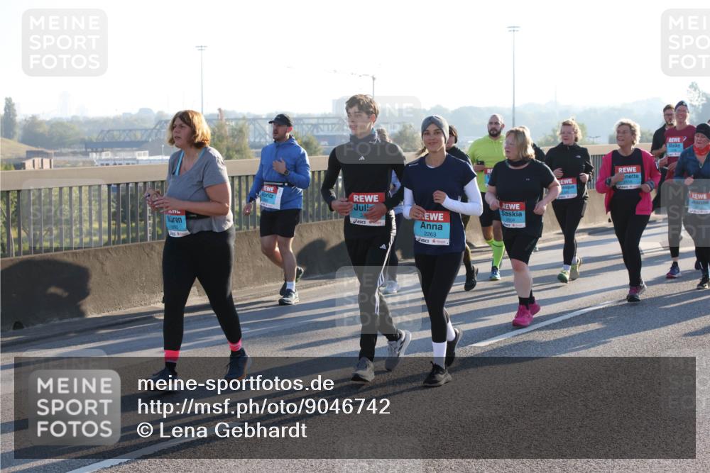 03.10.2025 - Köhlbrandbrückenlauf Lena Gebhardt http://msf.ph/oto/9046742 03.10.2025 09:28:32 Position 1 892, 2263, 2504, 2516 meine-sportfotos.de