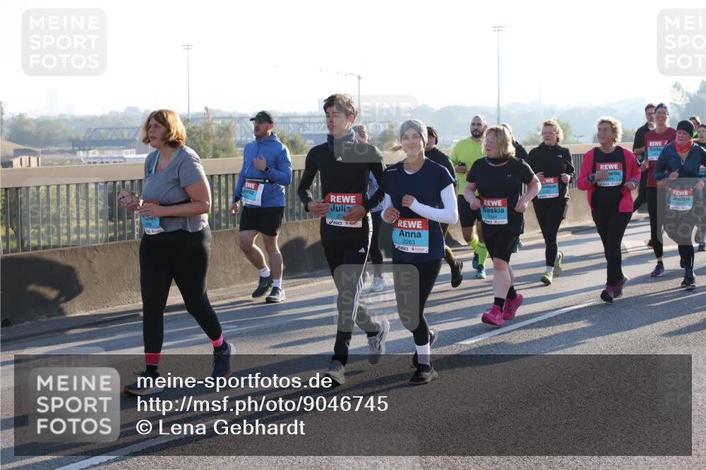 03.10.2025 - Köhlbrandbrückenlauf Lena Gebhardt http://msf.ph/oto/9046745 03.10.2025 09:28:32 Position 1 7, 2516, 417, 2263, 2504 meine-sportfotos.de